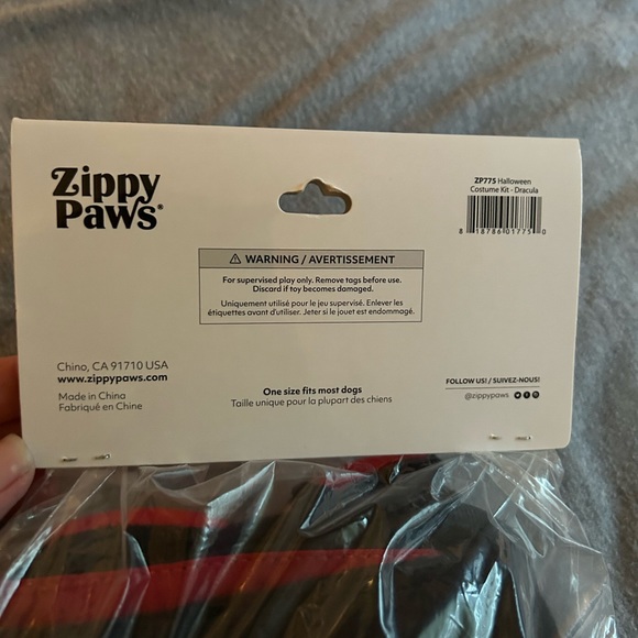 ZippyPaws Dracula Halloween Costume Kit for Dogs (Pets) - Picture 8 of 9